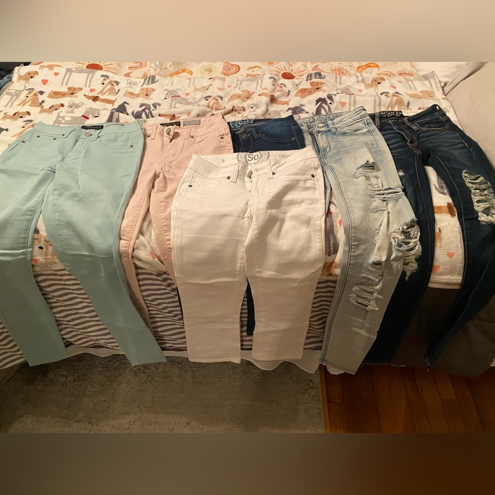 7 PAIRS OF PETITE JEANS! AMERICAN EAGLE, AEROPOSTALE, MACY’S… RIPPED/SKINNY